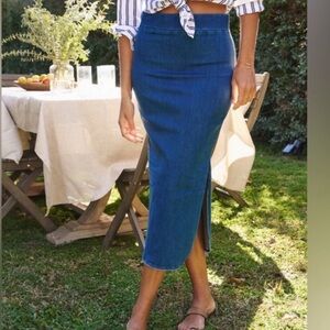 Frank & Eileen DONEGAL 1977 Wash Midi Skirt
Italian Performance Blue Size 2